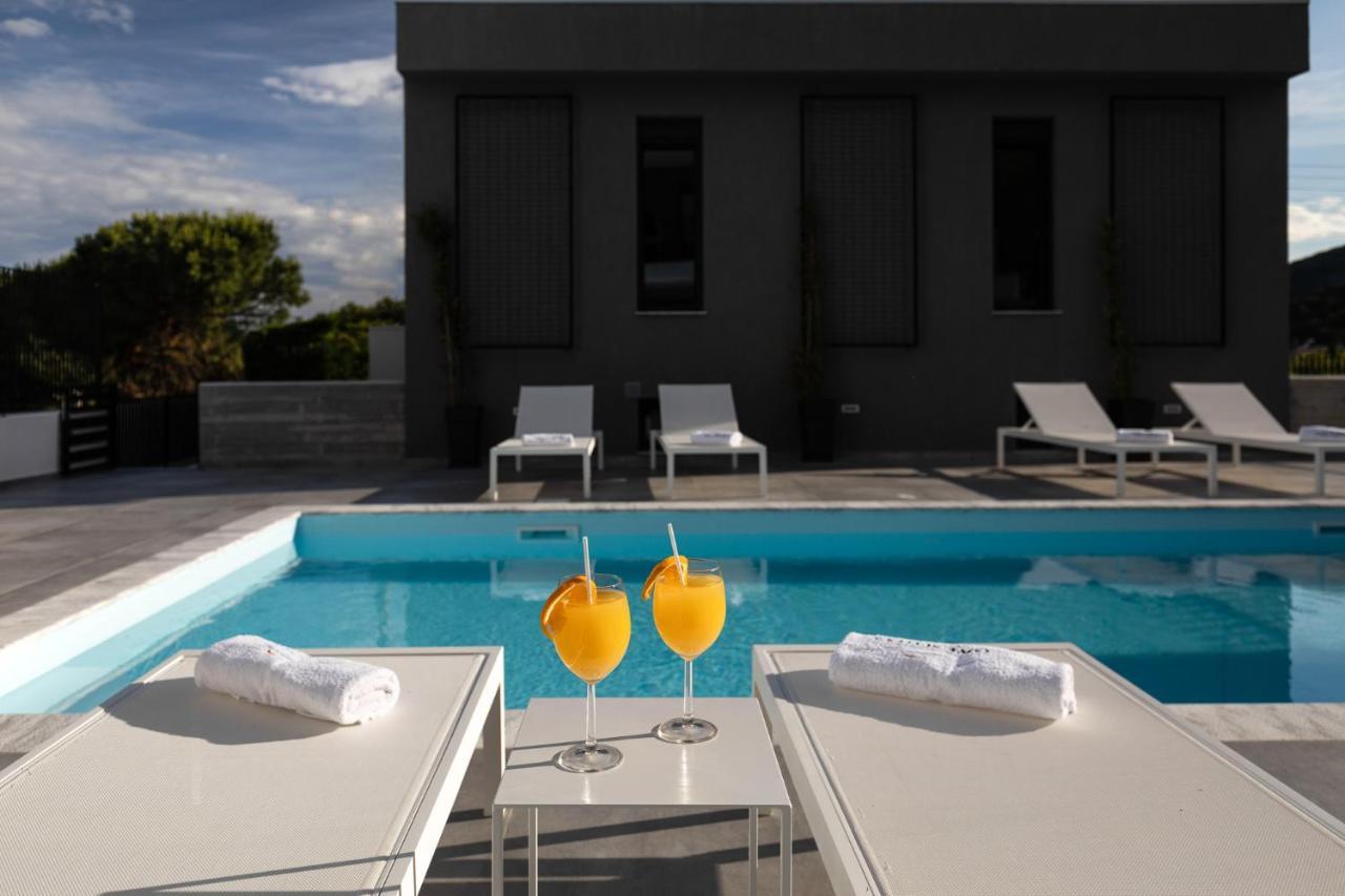 Cove Suites Nea Iraklitsa Екстер'єр фото